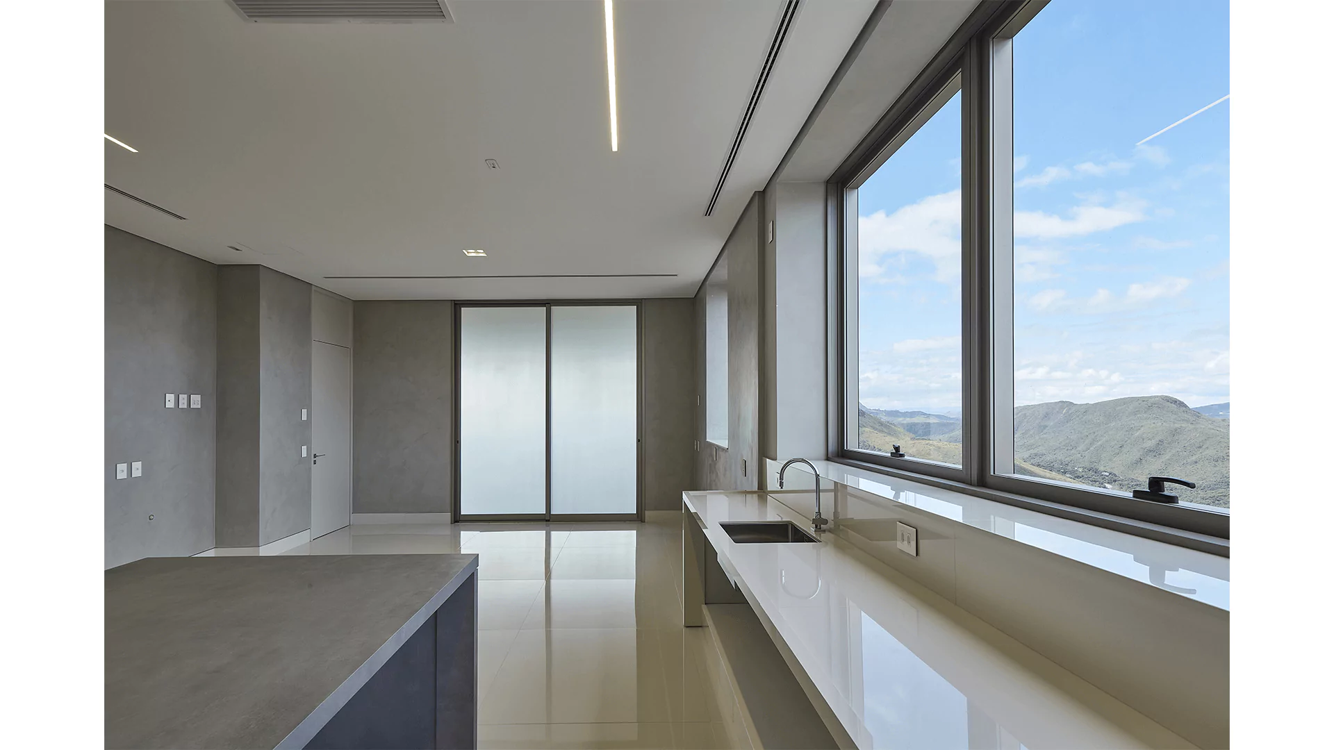 Espaço com vista e bancadas